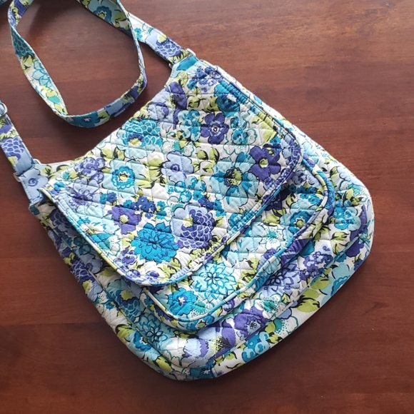 Vera Bradley Handbags - Vera Bradley Blueberry Blooms Mailbag Crossbody